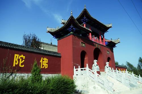 为什么寺庙里很多年轻人做和尚,年轻人不努力去寺庙