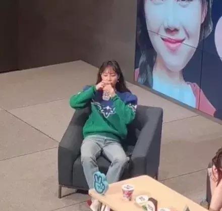 李宇春王俊凯视频,吴青峰李宇春同款