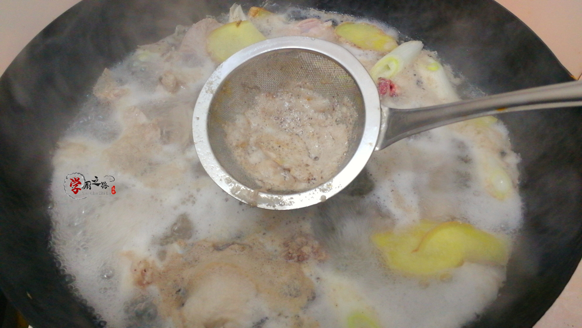 糖醋排骨干硬不脱骨？看大厨如何操作，干香肉嫩脱骨入味有诀窍