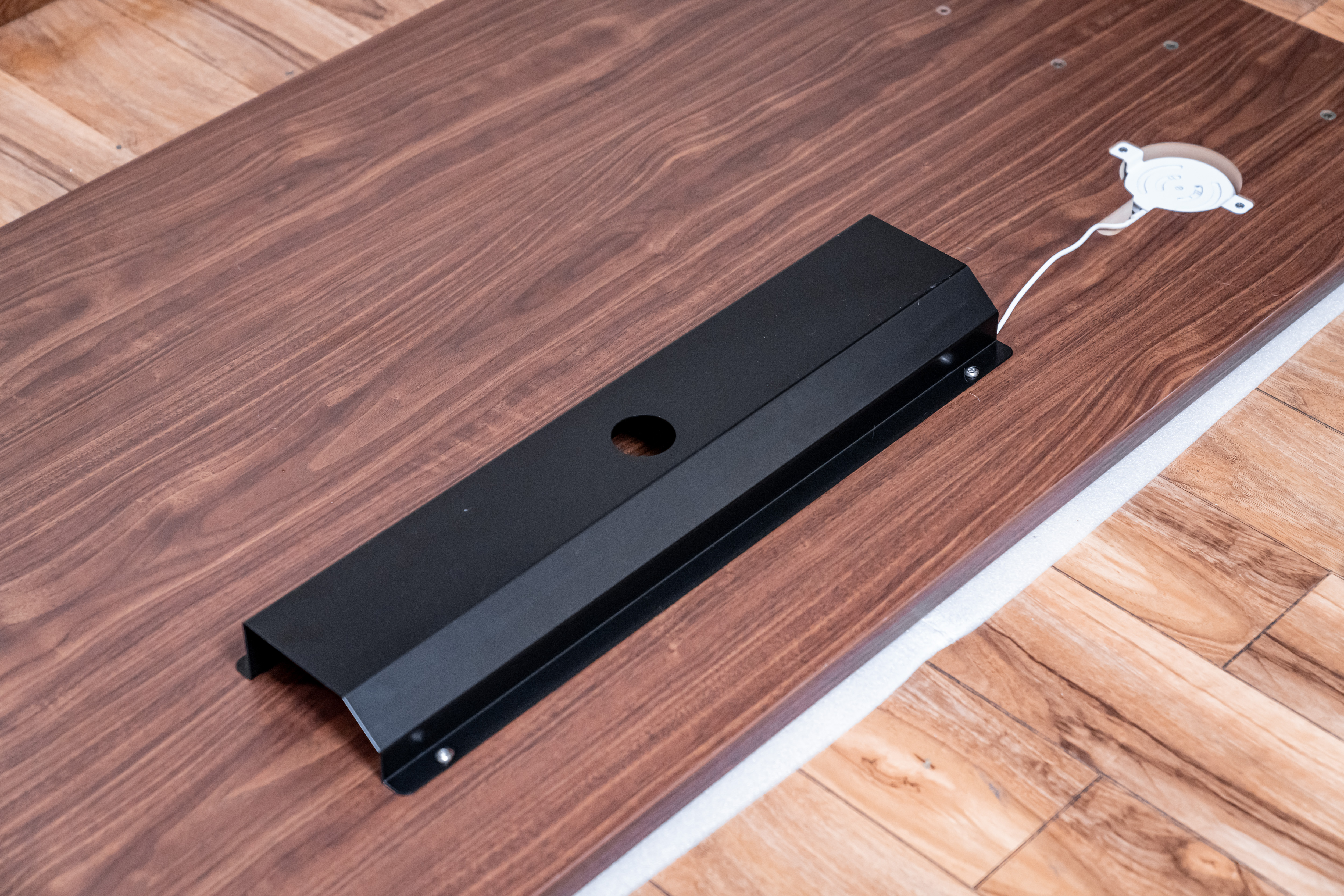 怎样买电动升降桌划算,电动升降桌如何选板材