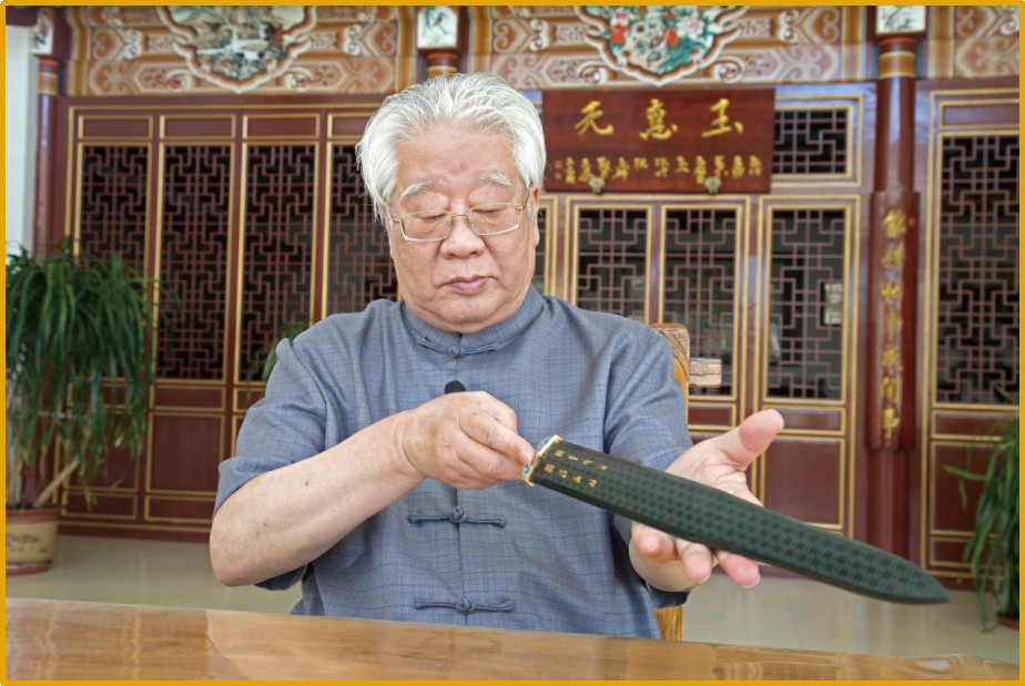 千年宝剑越王勾践剑出土视频,越王勾践剑历经千年仍寒光逼人