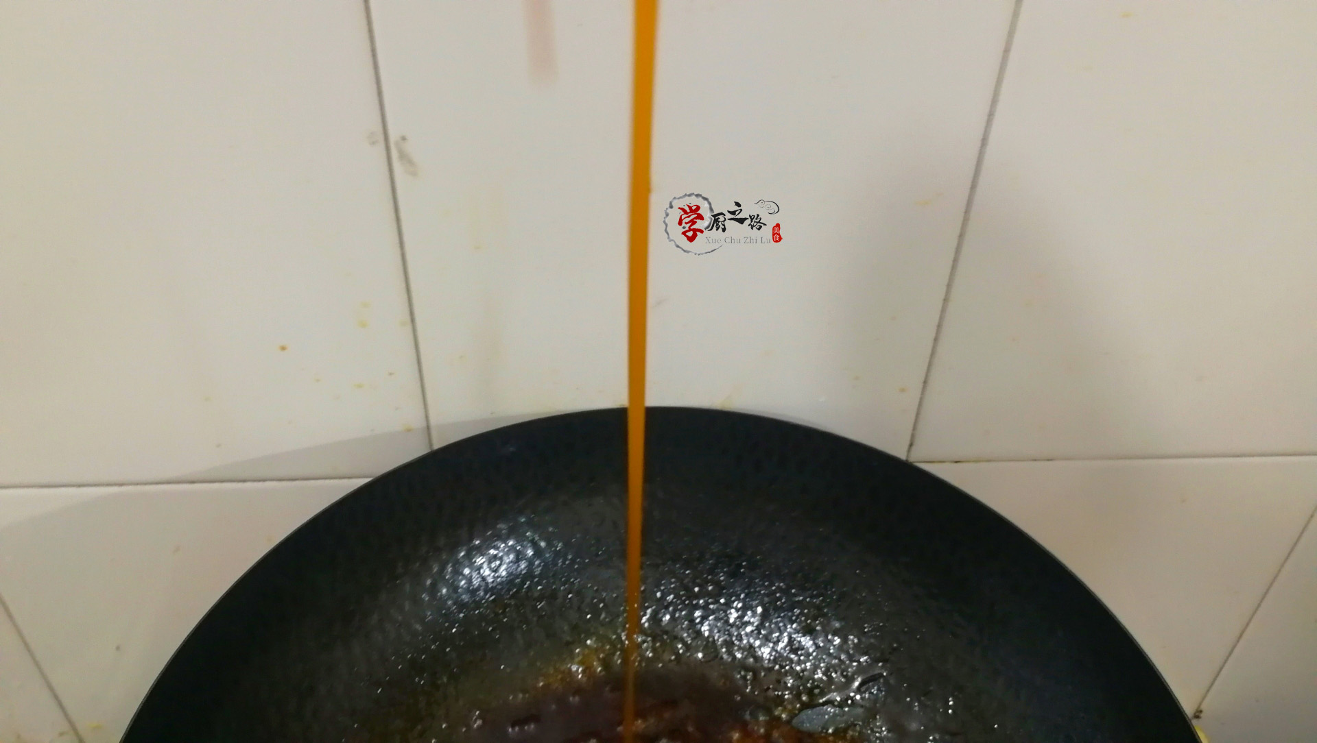 糖醋排骨干硬不脱骨？看大厨如何操作，干香肉嫩脱骨入味有诀窍