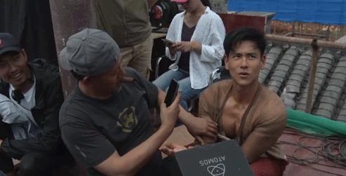 彭于晏腹肌训练的方法,彭于晏练腹肌的动作