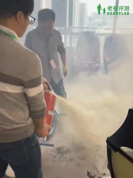 8万充电宝拆解,拆解一个廉价充电宝