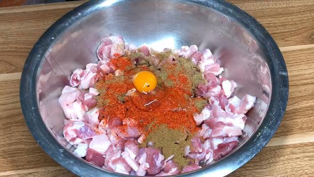 烧烤摊上的烤肉串为啥好吃?秘诀全在腌制上,配方做法详细告诉你