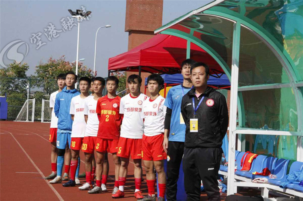 棠湖中学男子足球队冠军,棠外男足蓉城
