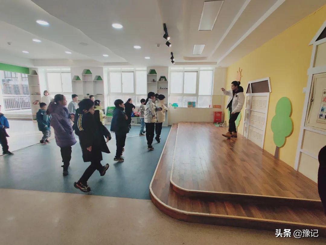 郑州一学校租300亩地教种地，不让家长改作业，也不让上补习班