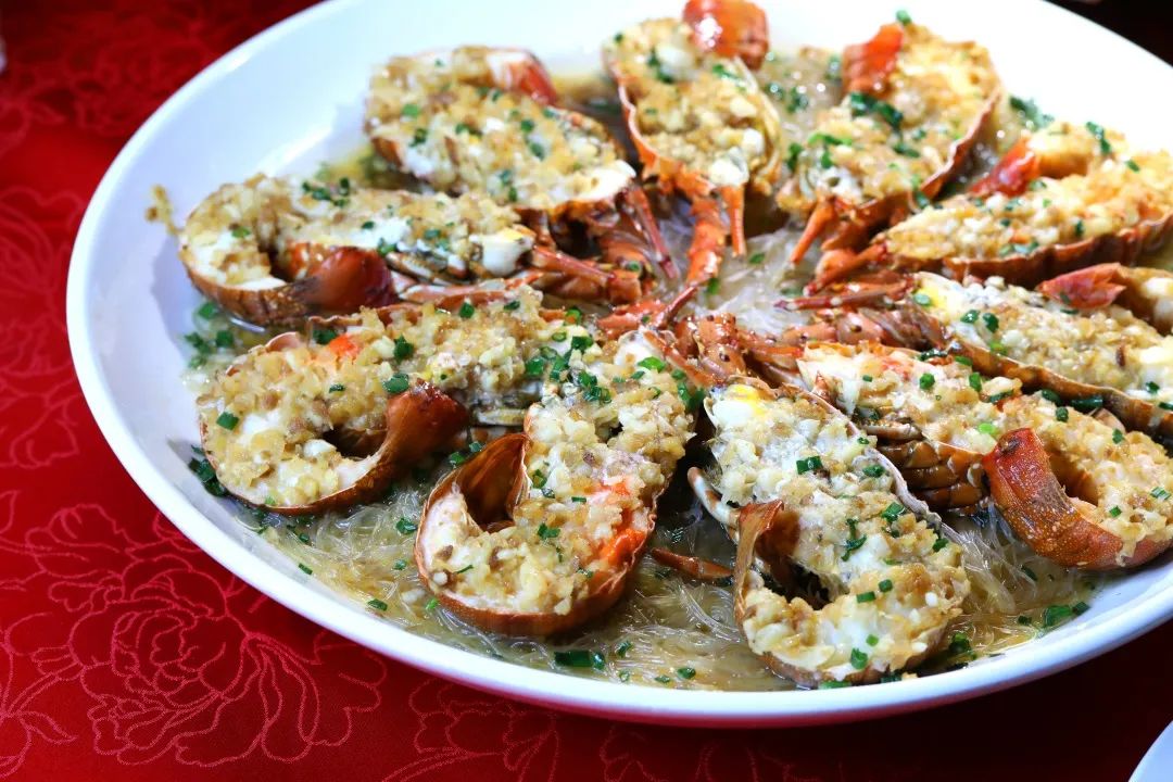 快来!今年在东方明珠塔、国际会议中心、市中心大饭店过年啦