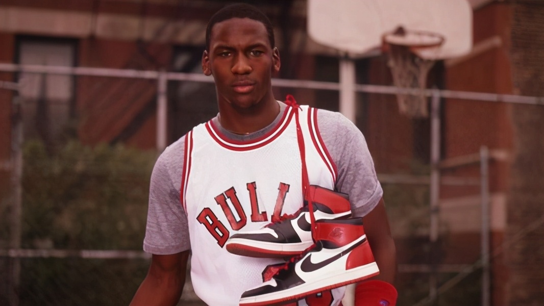 乔丹穿过哪些aj1,乔丹在aj1之前最喜欢穿什么鞋