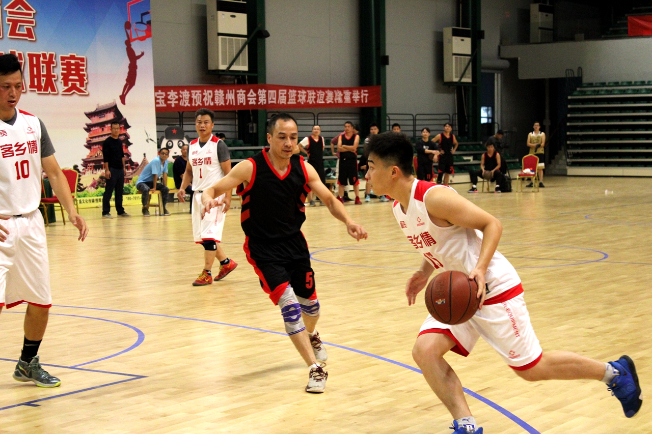 南昌市赣州商会第四届篮球联赛系列报道之章贡VS会昌比赛精彩上演