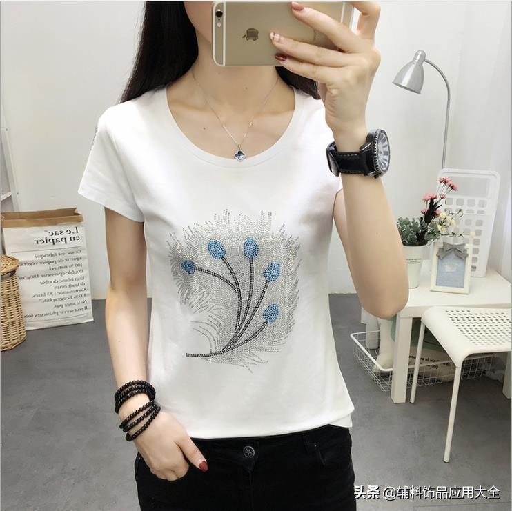 靓丽的流行元素，看水钻服装在明星身上的出彩表现