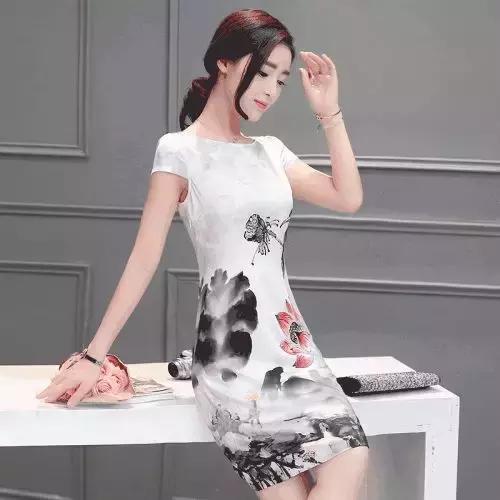 三伏穿的碎花连衣裙,现在的天气最适合穿这款连衣裙