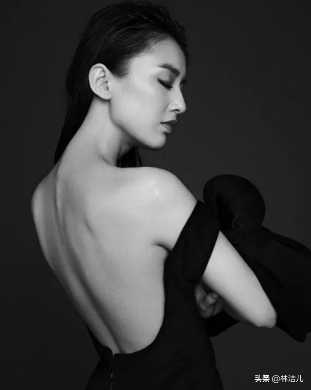 当钟楚曦和江疏影同穿印花连衣裙,倪妮钟楚曦写真