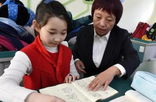 家长群“自我介绍”,这些职业名称看似高大上,翻译后太搞笑