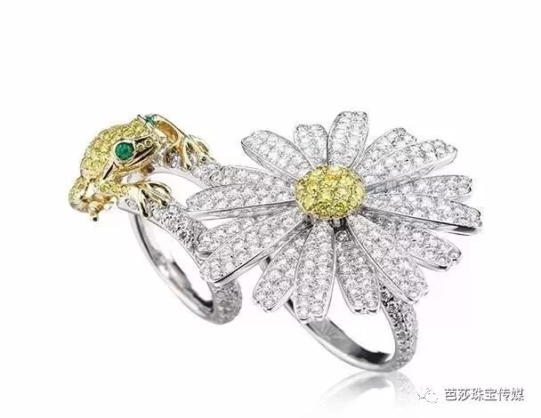 早春最流行的珠宝搭配,什么穿搭可以戴夸张的珠宝