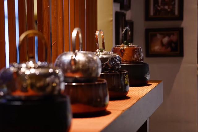 银壶银杯煮茶喝茶好吗,泡茶为什么用银壶煮水比较好