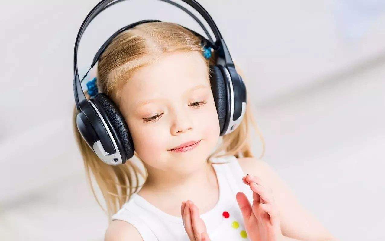 孩子上大班尿裤子?面对孩子“行为*退倒**”,家长要这样应对