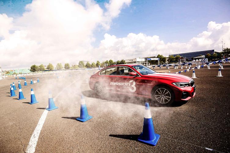 宝马轻量化做得最好的一款车,21款全新宝马3系测试