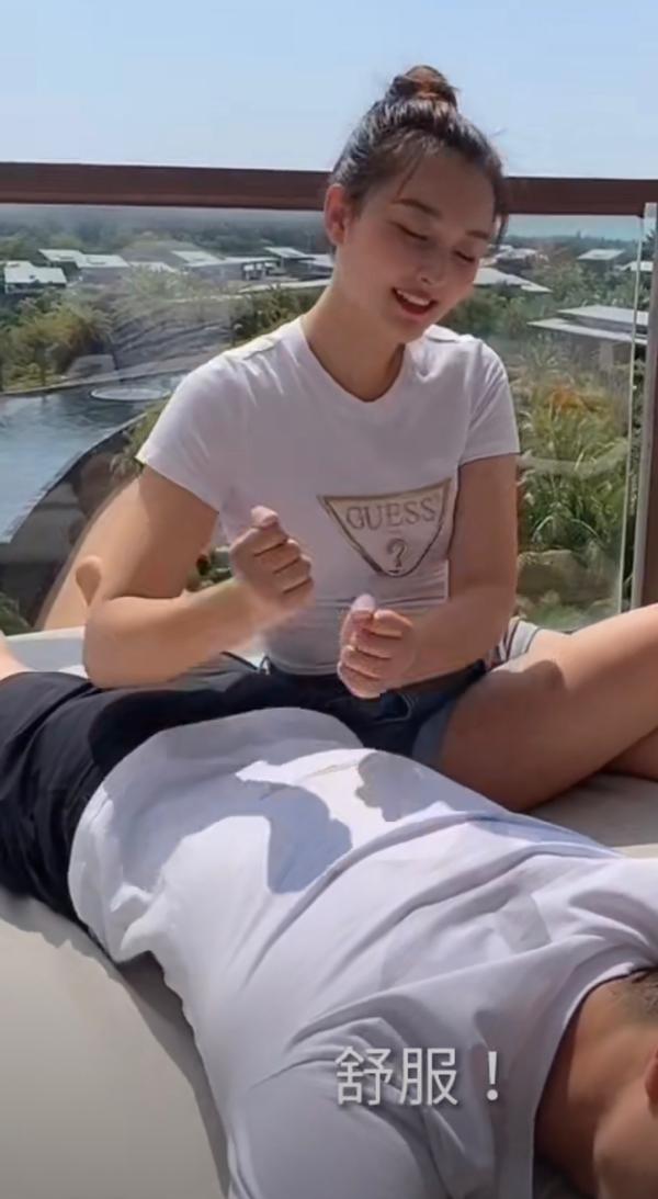 31岁嘎子晒全家福，娇妻把小儿子塞t恤里贴身抱？网友：不合适