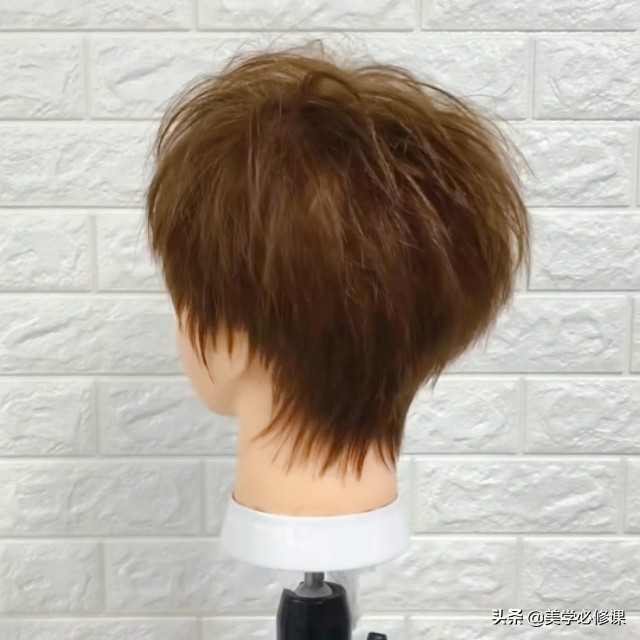 美发店女士短发纹理发型,发型女士短发碎发