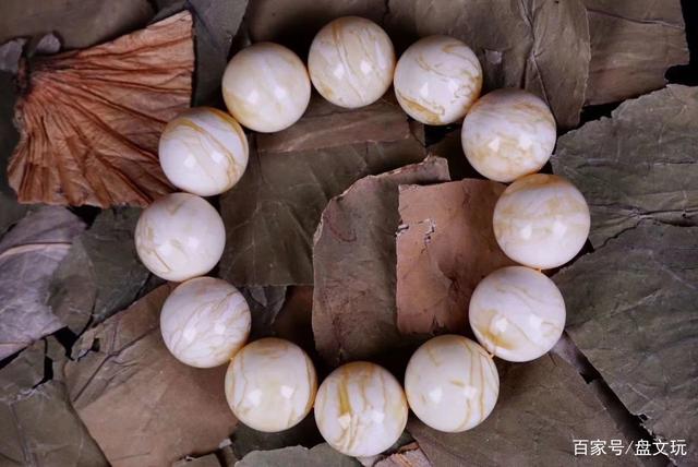 蜜蜡的鉴别方法与技巧,蜜蜡的鉴别方法和技巧