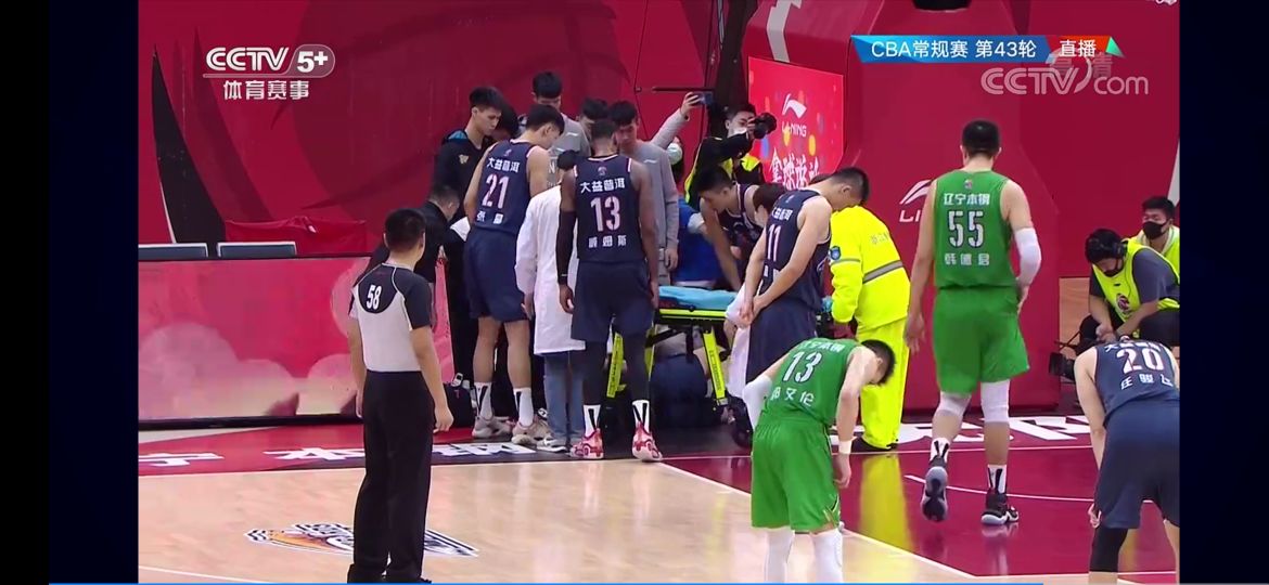 韩德君隔扣苏伟,苏伟对韩德君