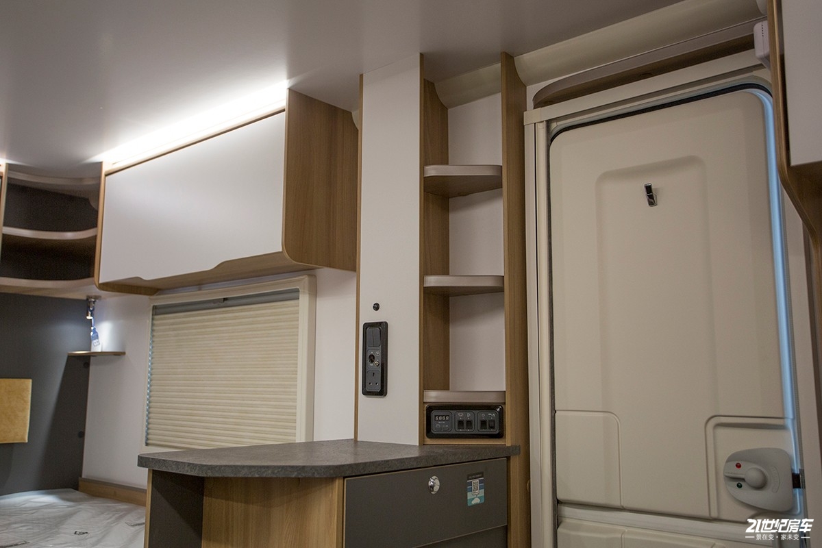 英国百丽d4,发现4拖挂式房车