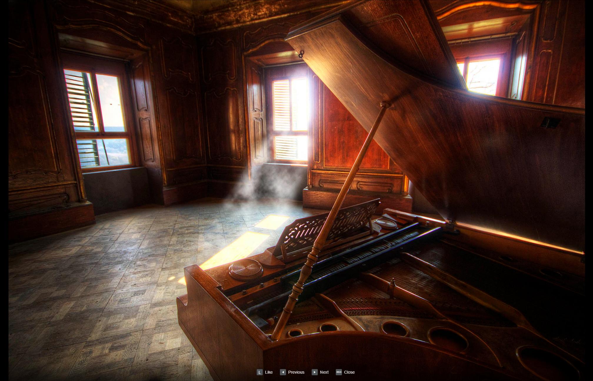 钢琴出现颤音,钢琴有滋滋的杂音是怎么回事