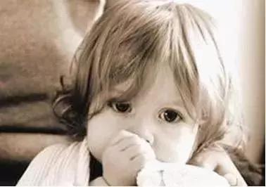 家长感冒了怎么防止宝宝感冒,家长应警惕孩子的病无法治愈