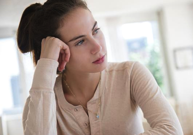 女性甲减是头顶和两边脱发严重吗,甲减脱发是因为缺铁还是因为睾酮