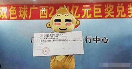 彩票中奖20万扣完税拿多少,买彩票中奖500万税收是从里面扣吗