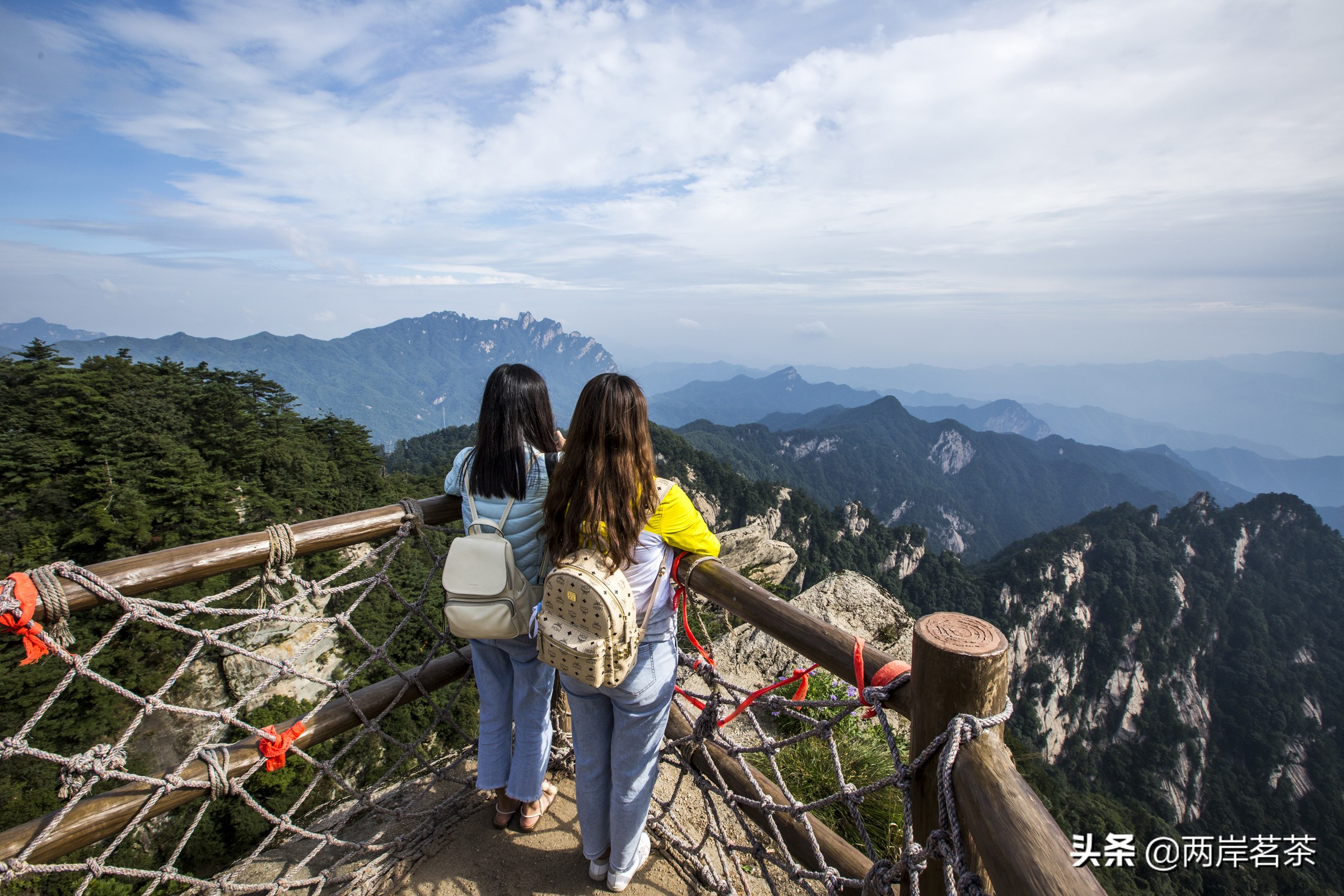再看白云山，看山不是山，它是一本百读不厌的百科全书