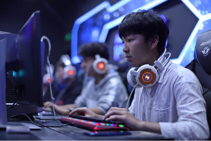 上海外星人电脑旗舰店AGA城市晋级赛决战双11活动