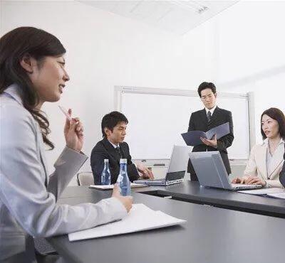 你愿意待在家里还是外面好,你愿意待在小城市吗