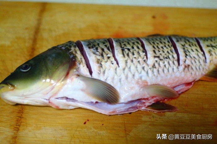 怎么做好吃又不辣的剁椒鱼,剁辣椒鱼火锅简单做法