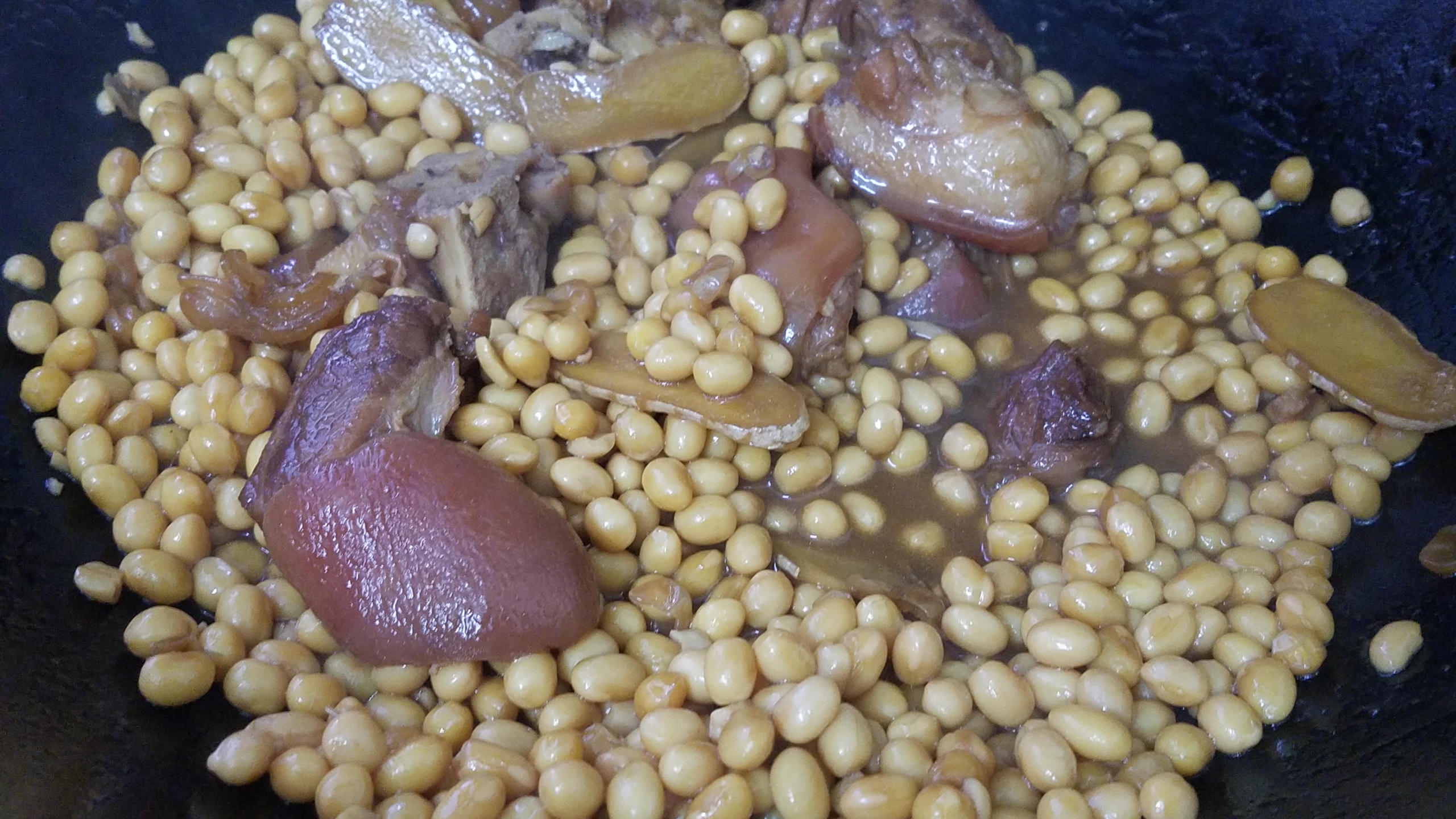 猪脚炖黄豆的做法老东北美食,猪脚黄豆炖竹笋广东