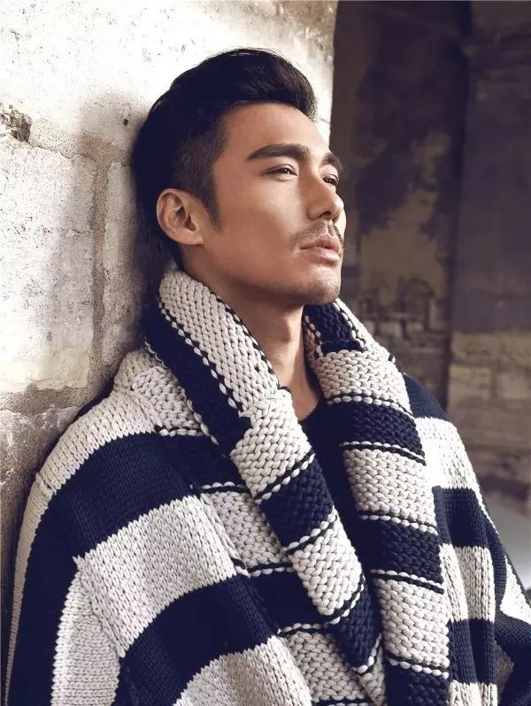 他是偶像剧祖师、颜值身材完爆陈冠希，誓做时髦老头……他是胡兵