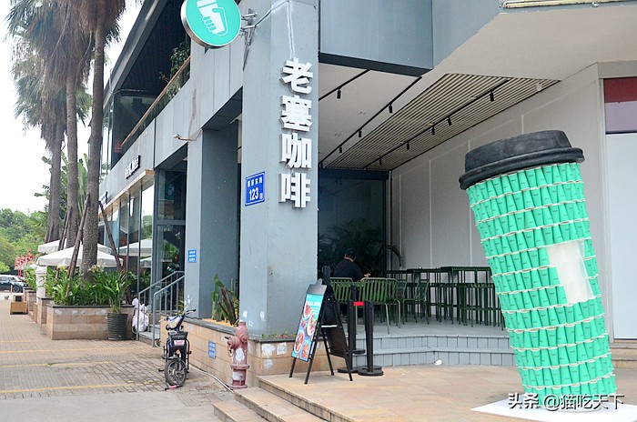 手推咖啡车起家，这家咖啡厅有何秘诀，七年开店遍布鹭岛？