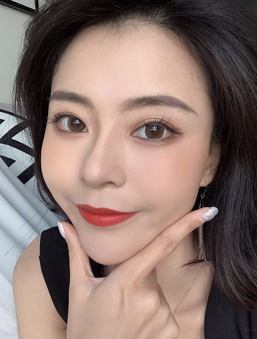 水润型粉底液混油皮,中三白适合什么粉底液雅诗兰黛