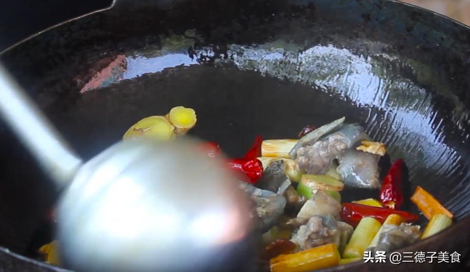 甲鱼炖鹌鹑蛋吃了有什么好处,红烧甲鱼炖鹌鹑蛋的家常做法