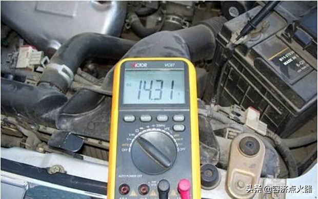 电瓶正负极连接能打火吗,电瓶不能直接测电阻吗