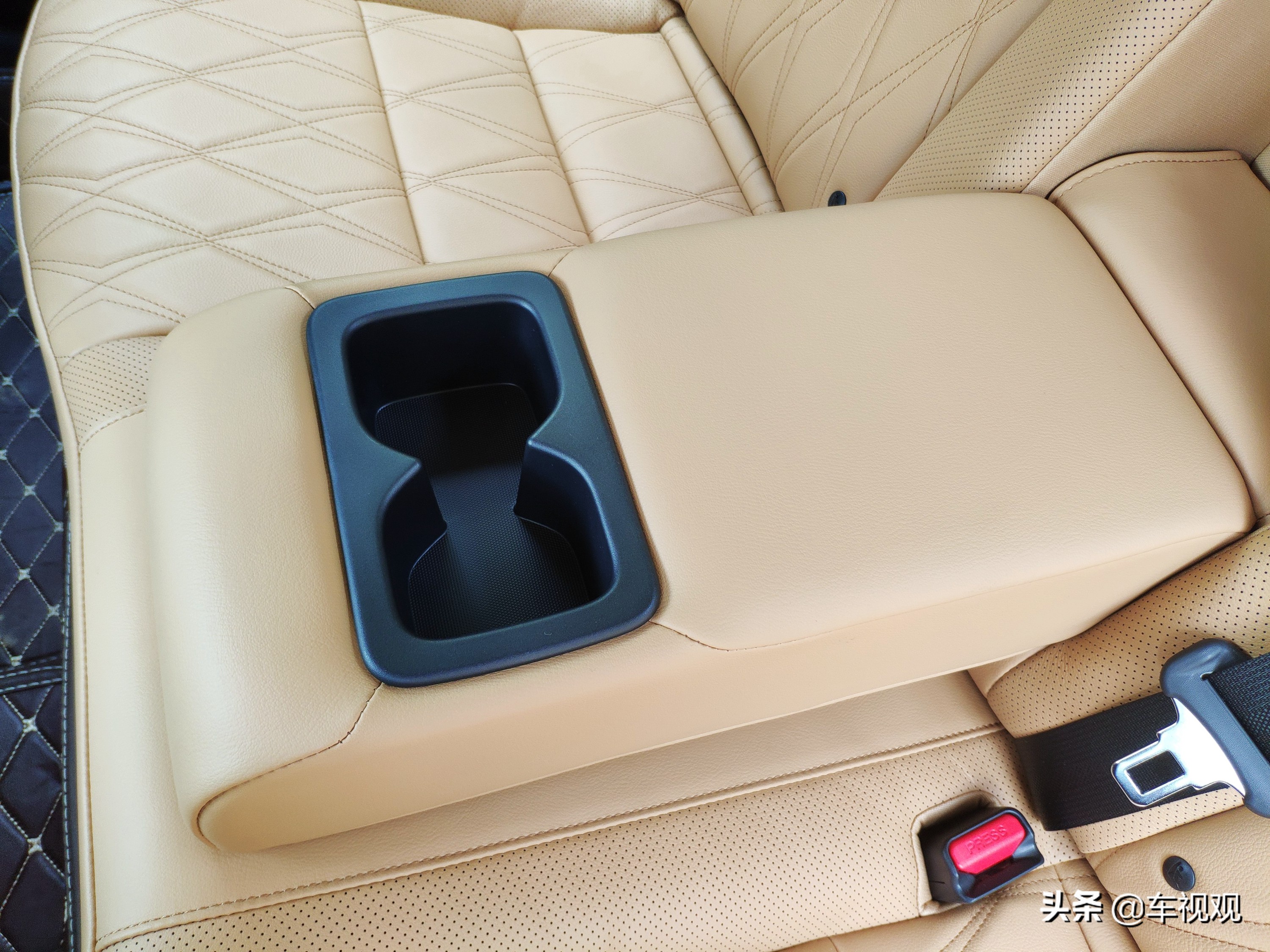 相信日系车的品质，花15万入手顶配日产轩逸，安全配置丰富