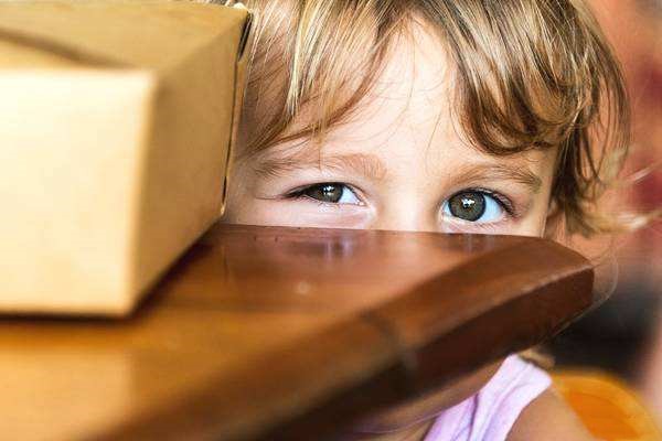 女生长得不好看自卑怎么安慰,女孩觉得自己不好看自卑怎么哄