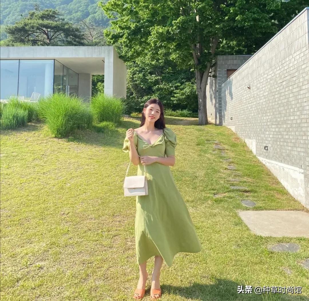 圆头羊皮凉鞋真皮凉鞋今夏最洋气,今夏最值得入手的4双网红凉鞋