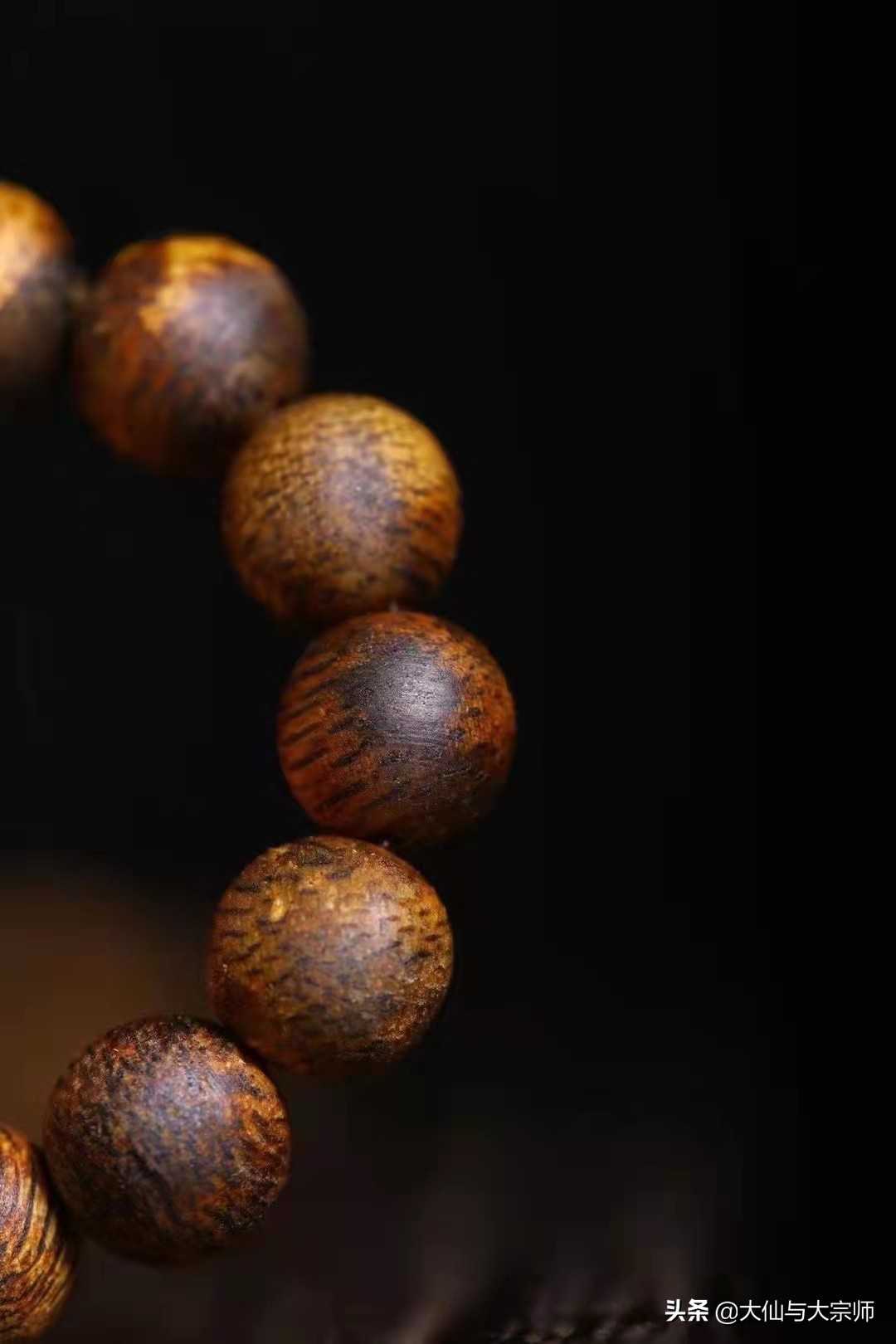 1串43克的绿奇楠手串目前价位多少,100元左右的奇楠手串是真的吗