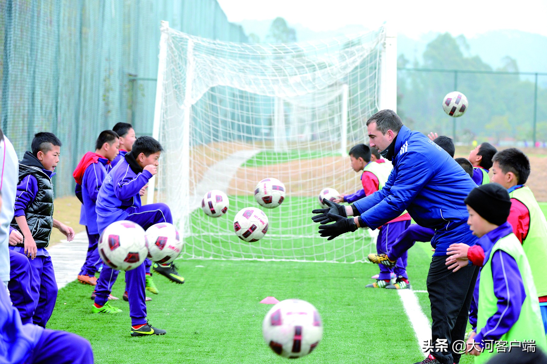 恒大青训新球员,青训足球5人训练