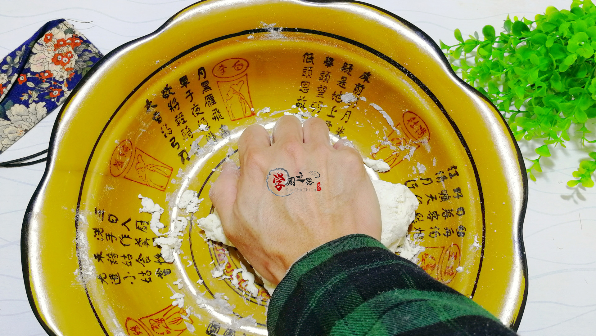 水煎包顶部不太熟怎么办,水煎包底子怎么不黄