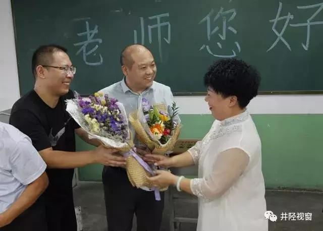 井陉这两个中学被赠与“师为圣贤生栋梁胸怀博爱敬老人”的赞誉，为何？