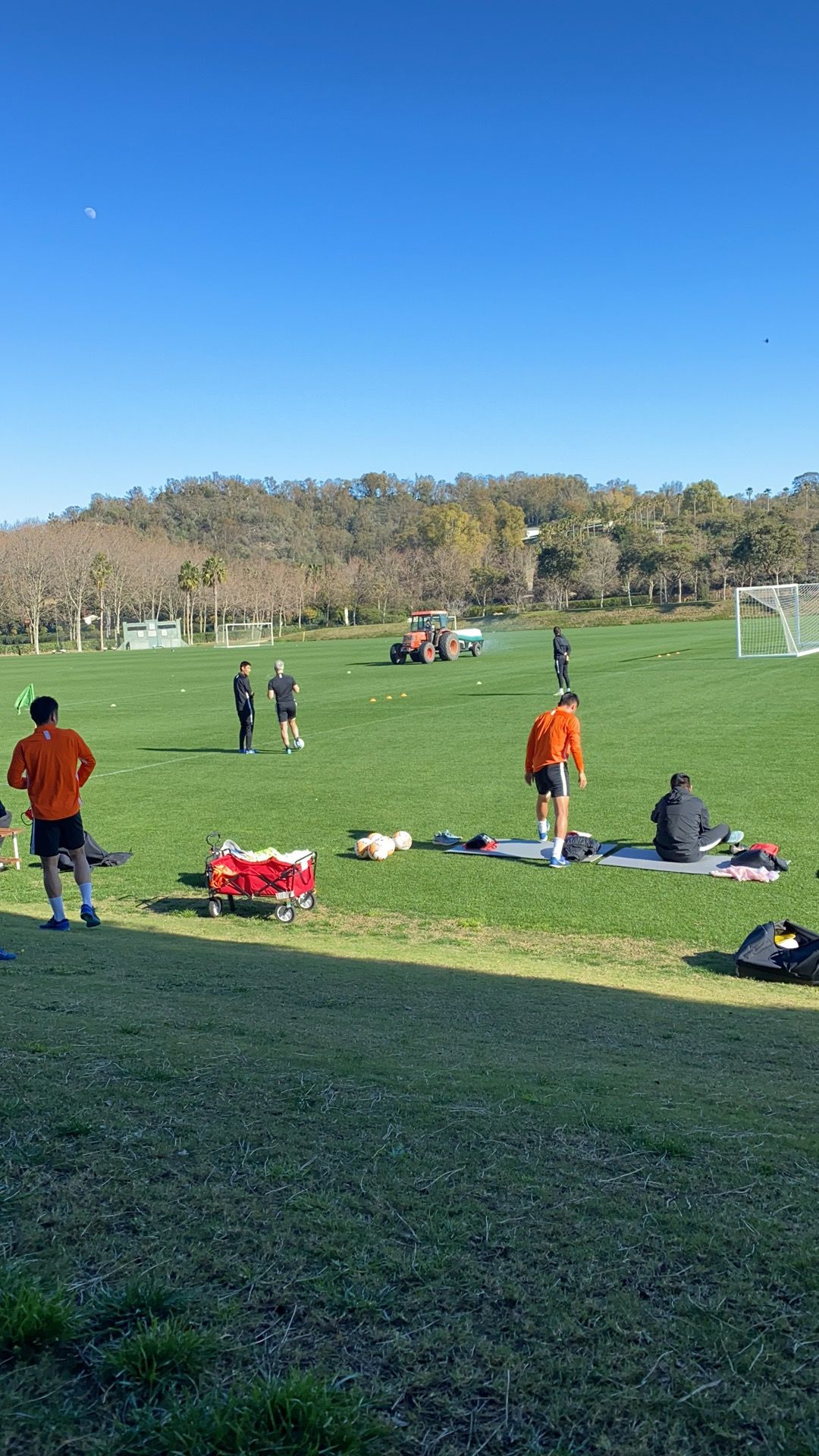 60余天无家可归，一支武汉职业足球队的奇幻漂流记