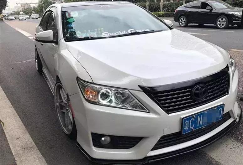 珠海美容店老板开丰田拉风上路，被交警拦停处罚，竟还一脸淡定